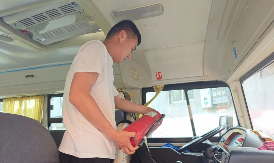 冠縣東古城鎮(zhèn)聯(lián)合校各校開展校車安全排查專項(xiàng)活動(dòng)