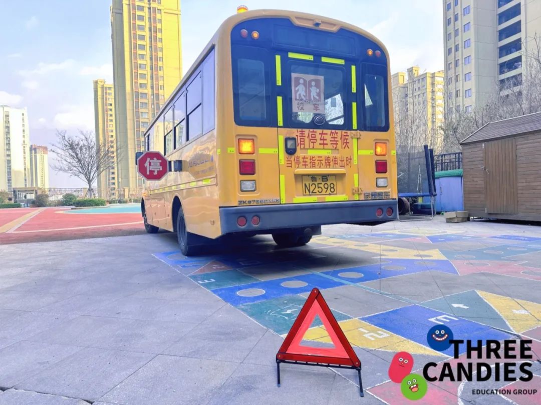 【校園安全】安全乘車(chē)，平安“童”行——三顆糖御景新苑幼兒園校車(chē)安全應(yīng)急演練