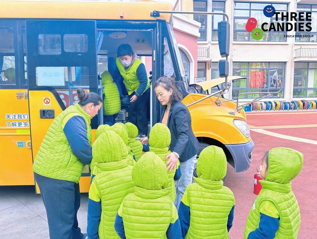【校園安全】安全乘車(chē)，平安“童”行——三顆糖御景新苑幼兒園校車(chē)安全應(yīng)急演練