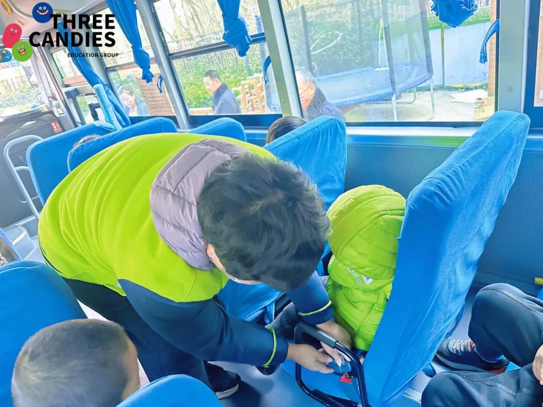【校園安全】安全乘車(chē)，平安“童”行——三顆糖御景新苑幼兒園校車(chē)安全應(yīng)急演練