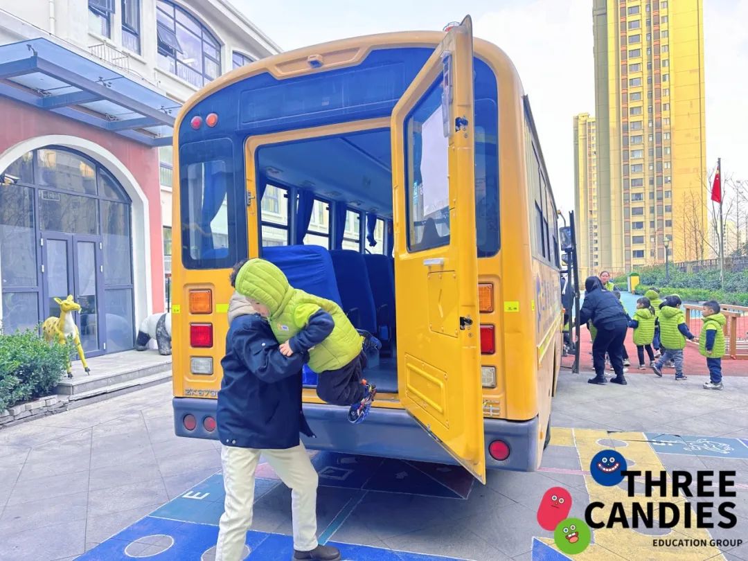 【校園安全】安全乘車(chē)，平安“童”行——三顆糖御景新苑幼兒園校車(chē)安全應(yīng)急演練