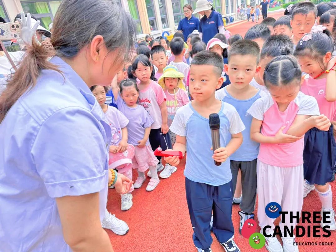 【校園安全】安全乘校車，平安伴我行——三顆糖御景新苑幼兒園校車安全應(yīng)急演練