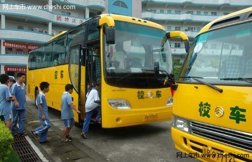 學(xué)生面臨無(wú)校車可坐 沒(méi)人愿當(dāng)校車司機(jī)