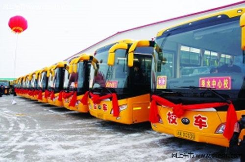 學(xué)生面臨無(wú)校車可坐 沒(méi)人愿當(dāng)校車司機(jī)