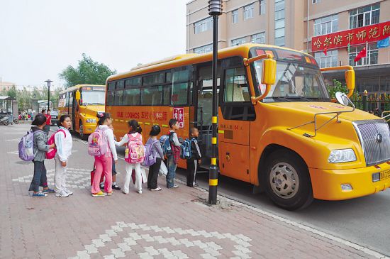 《黑龍江省校車服務方案》規(guī)定2015-2018為非專用校車過渡期