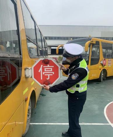 為校車(chē)“體檢”加把“安全鎖”