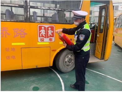 為校車(chē)“體檢”加把“安全鎖”