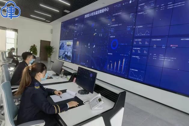 刷臉上下、超速報警、專員看護……安全媲美運鈔車的陽光校車試點投用