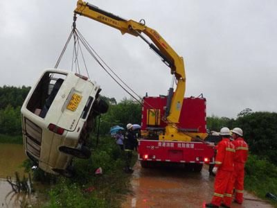 廣西黑校車(chē)翻車(chē)案民事賠償宣判：被判天價(jià)賠償